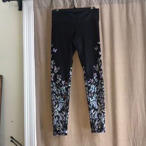 Alo Airbrush leggings, black with butterflies